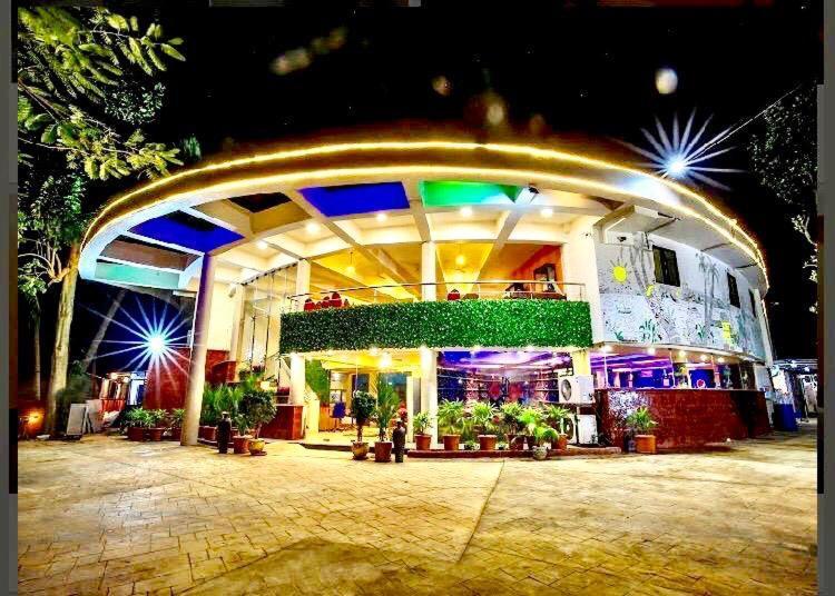 The Center Court Resort & Spa Varca Bagian luar foto