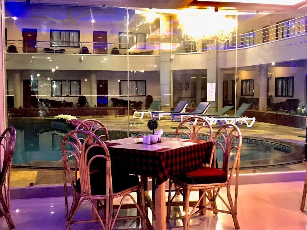 The Center Court Resort & Spa Varca Bagian luar foto