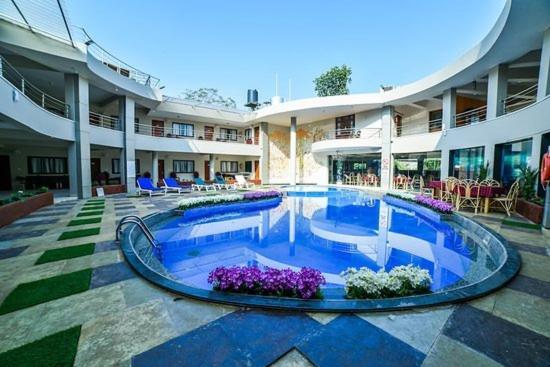 The Center Court Resort & Spa Varca Bagian luar foto